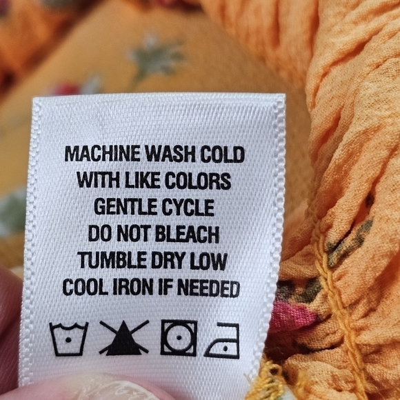 1. STATE Floral Smocked Blouse in M NWT - Picture 8 of 9